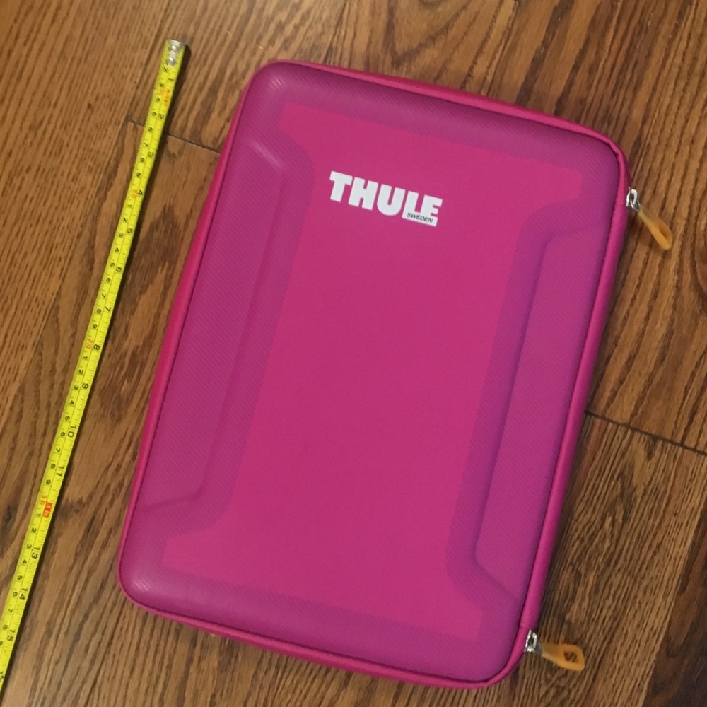 Thule Hard Pink laptop case